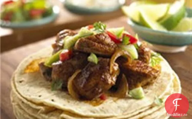 Carnitas de porc cu sos Tomatillo Cilantro
