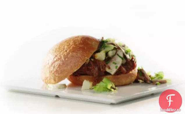 Muștar și zahăr brun BBQ Carne de vită sandwich-uri