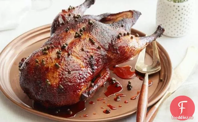 Rață întreagă cu glazură de piper verde