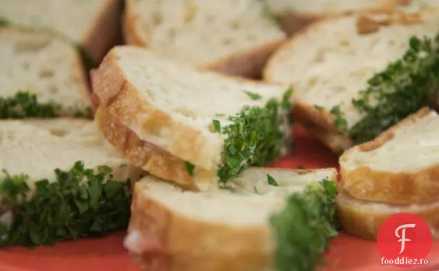 Sandwich-uri Prosciutto cu gem picant de piersici