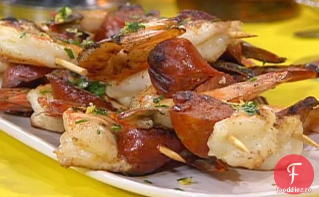Frigarui de creveți la grătar și Chorizo cu Piquillo Gazpacho