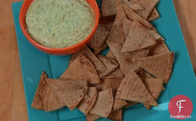 Baie de fasole albă și Cilantro cu chipsuri de Pita prăjite