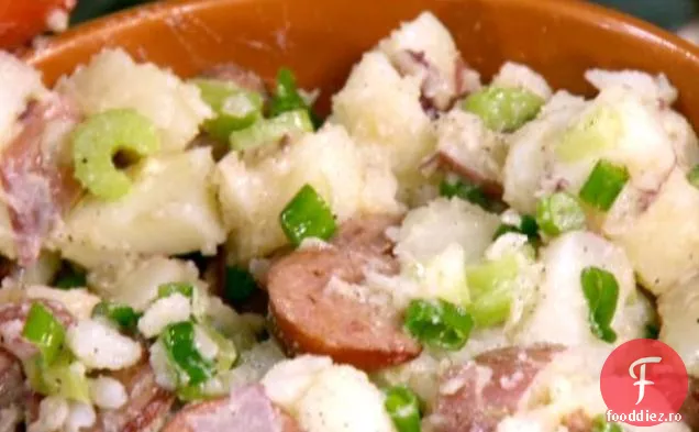 Salata de cartofi cu cârnați preferată a lui Bobby