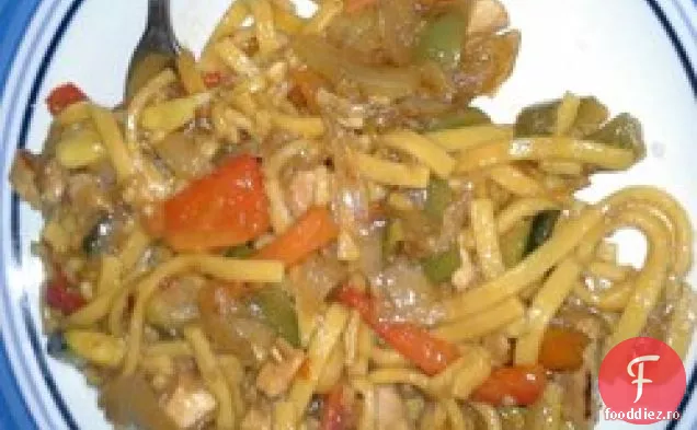 Chicken Chow Mein (Stil Indian De Vest)