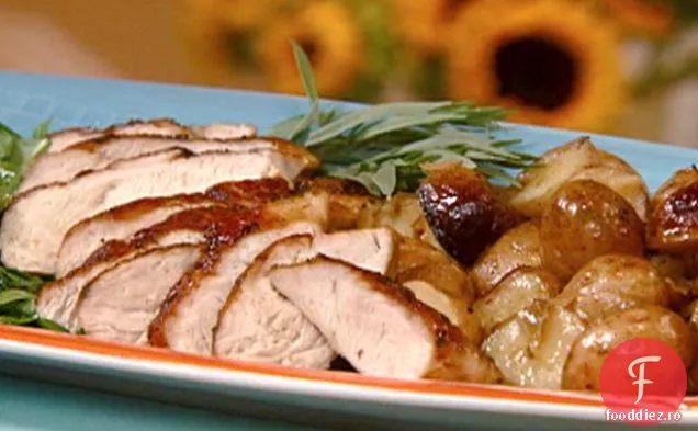 File de curcan prăjit cu cartofi noi și bulion de tarhon