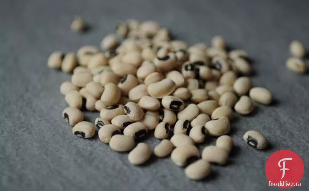 Mazăre Picantă Înăbușită Cu Ochi Negri Și Limas Pentru Bebeluși Cu Quesadillas De Porumb