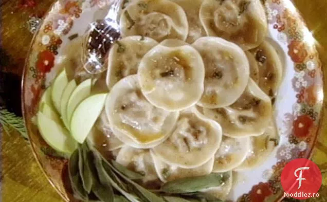 Ravioli de castane cu unt rumenit de salvie