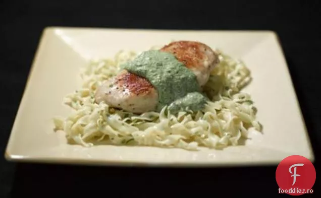 Pui cu Pesto de anghinare și Kale fiert cu fasole roz și șuncă