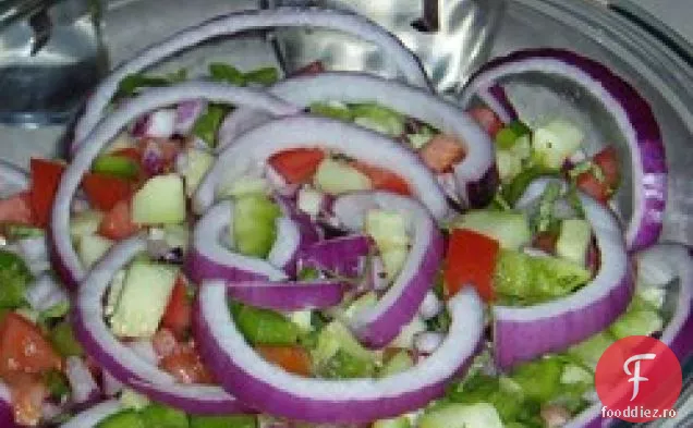 Salată de roșii și ardei