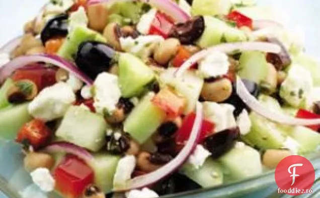Salată de castraveți și mazăre cu ochi negri