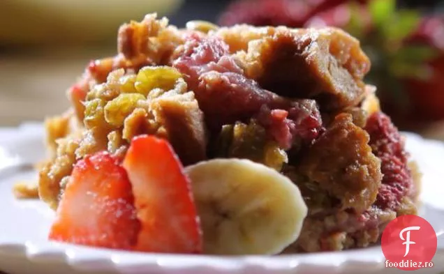 Budinca de pâine cu fructe proaspete mai ușoare a lui Bobby