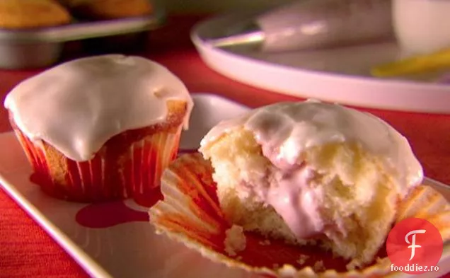 Cupcakes umplute cu căpșuni și Mascarpone