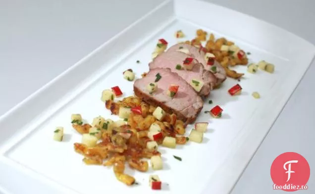 Filet de porc prăjit la tigaie cu Spaetzle de muștar și salsa de Cilantro de mere