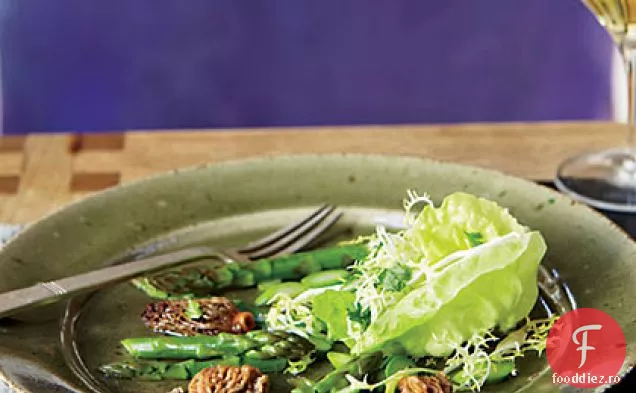 Salată Morel-And-Asparagus cu Frisco și salată de unt
