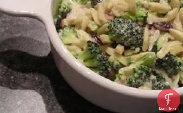 Salată De Broccoli Curry