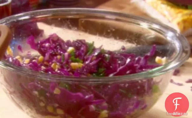 Salată de porumb și varză roșie