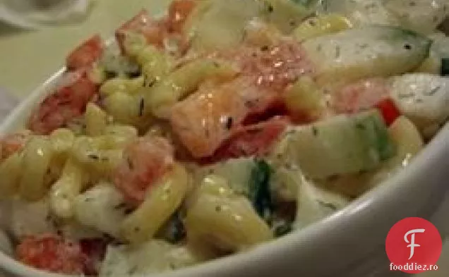 Salată de Paste cu castraveți și mărar