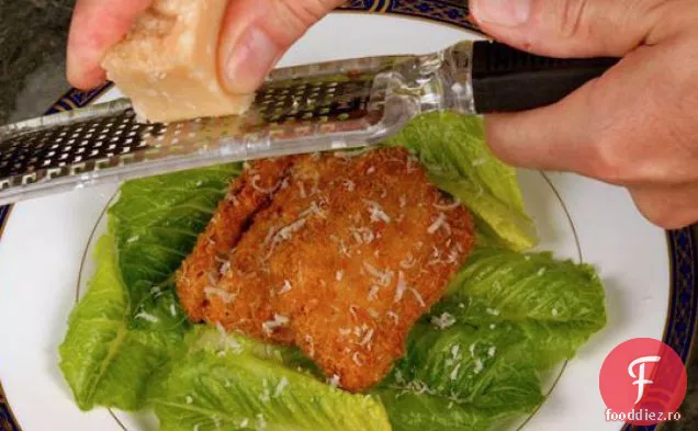Burta de porc prăjită cu pui Cezar