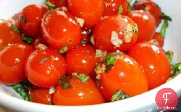 Roșii Cherry sotate cu usturoi și busuioc
