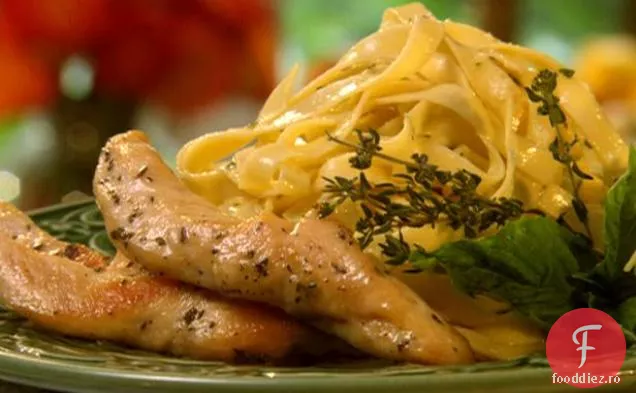 Salată De Pui Fettuccine