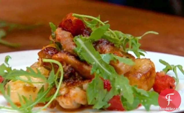 Coapse de pui crocante și lipicioase cu cartofi și roșii noi strivite