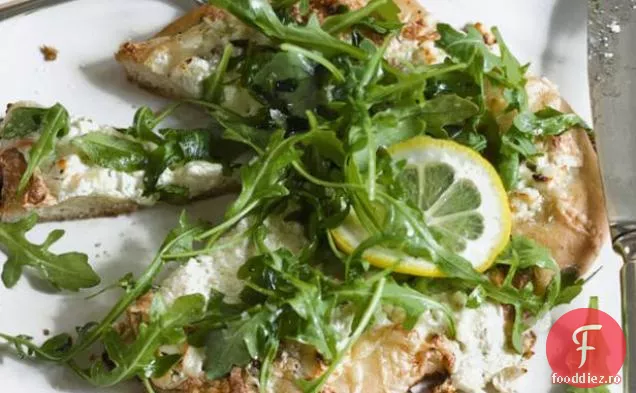 Pizza albă cu rucola
