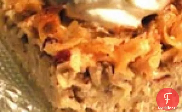 Budincă de tăiței cu brânză de fermier și Lingonberries