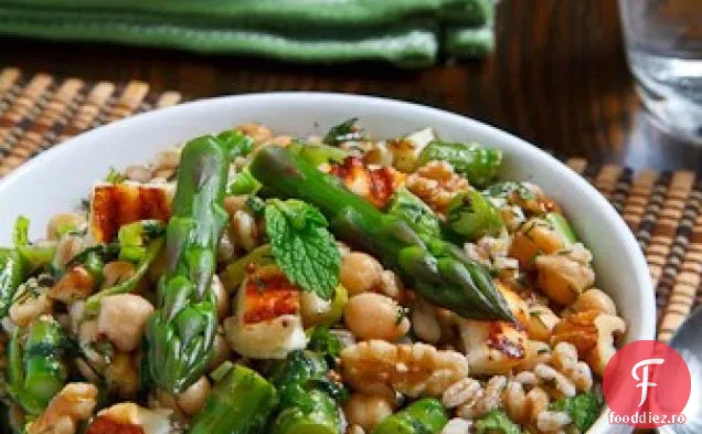 Salată de sparanghel, Halloumi și Farro de naut