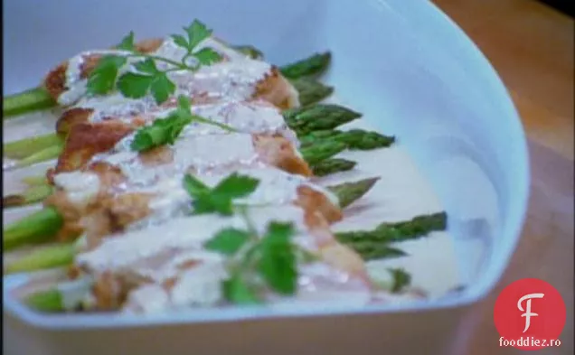 Scaloppine de vițel cu sparanghel și sos de cremă de Chanterelle