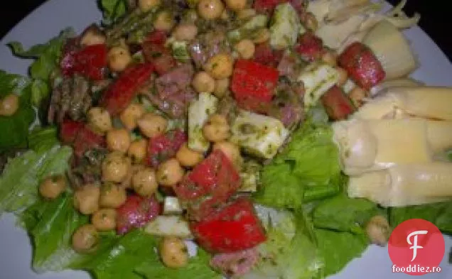 Salată De Năut Cu Salam Și Dressing Giardiniera