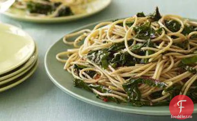 Usturoi Și Spaghete De Ulei Cu Verdeață