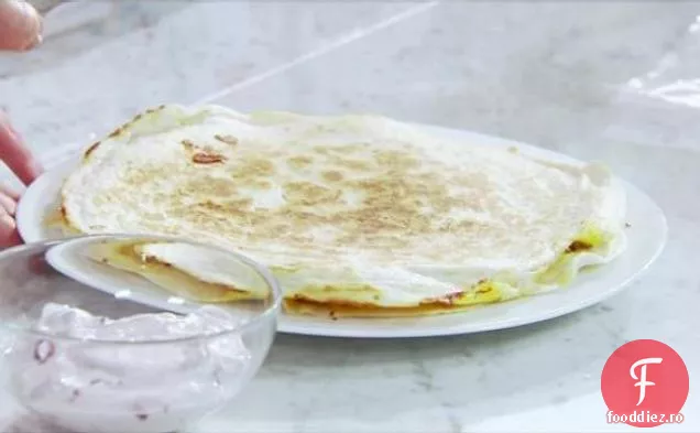 Runda 2 - quesadilla de Ziua Recunostintei cu sos de scufundare cu cremă de afine