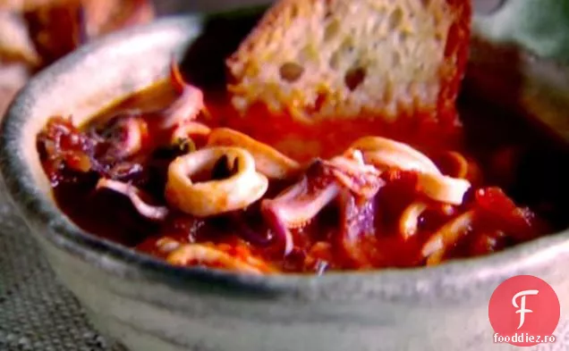 Tocană de Calamari cu pâine prăjită cu usturoi
