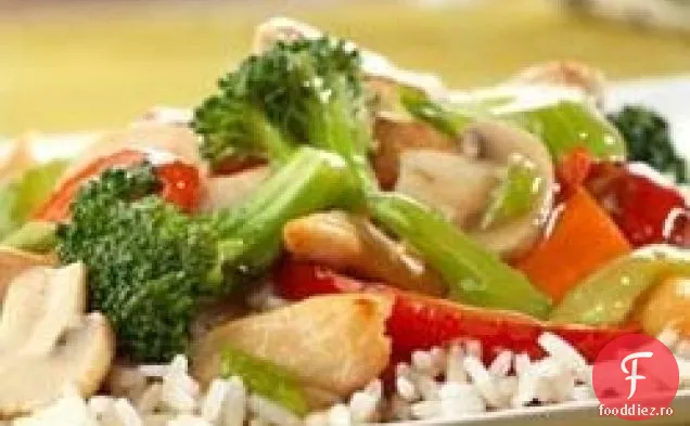 Pui și legume Se amestecă-prăji