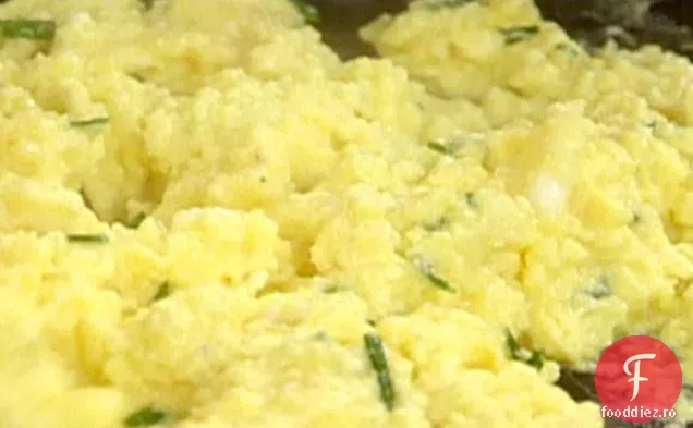Ouă cremă cu brânză irlandeză și arpagic