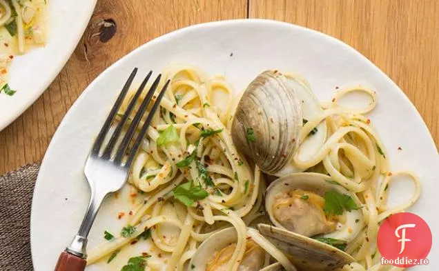Linguine cu sos de scoici albe