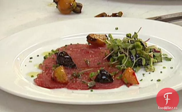 Carpaccio de ton cu sfeclă prăjită și ulei de măsline presat cu citrice