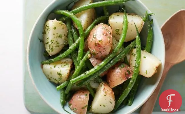 Salată de cartofi Pesto și fasole verde