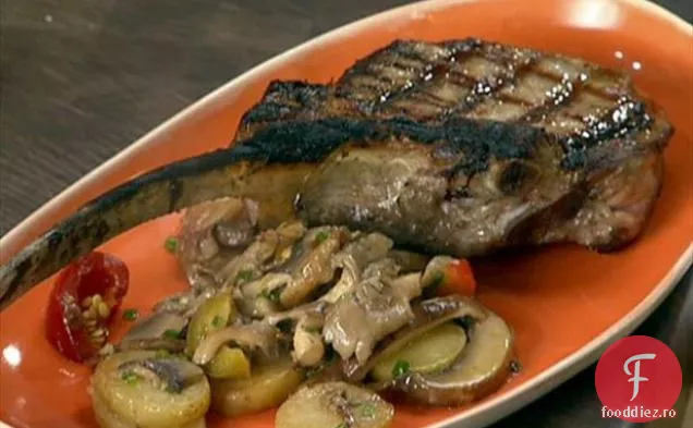 Cotlet de vițel la grătar cu puieți, ciuperci și ardei Cherry