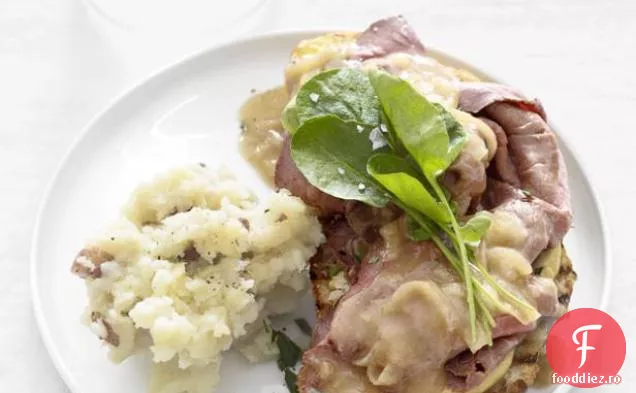 Sandwich-Uri Calde De Carne De Vită Cu Față Deschisă