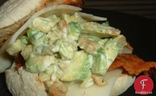 Salată De Pui Cu Avocado De Caju
