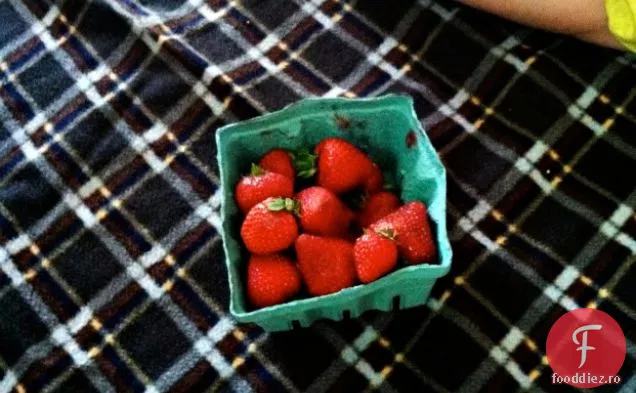Orez Brun Cald Și Salată De Legume La Grătar