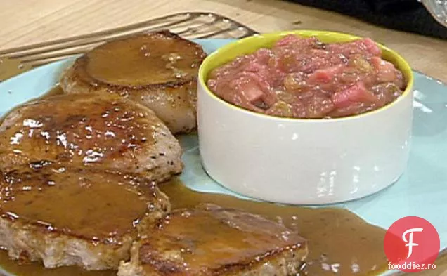 Cotlete de porc sotate cu sos de Pan Sherry-Berry, chutney de rubarbă