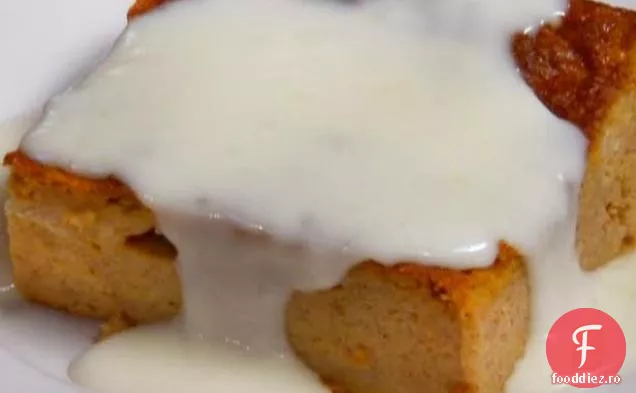 Budinca de pâine de dovleac cu sos de rom
