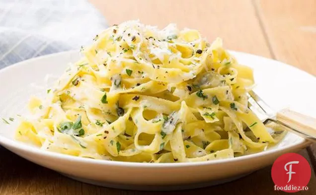 Paste cu Pecorino și piper