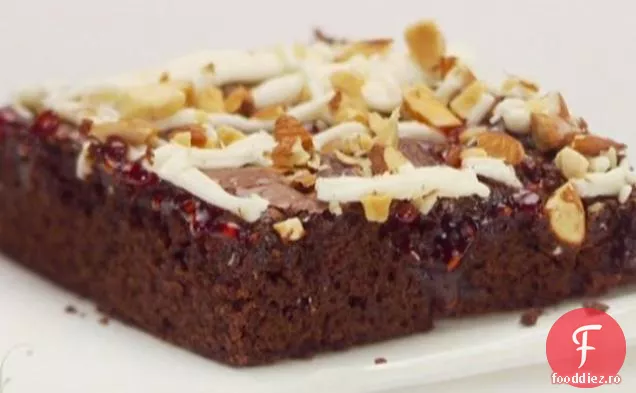 Batoane de zmeură de ciocolată cu ciocolată albă și migdale