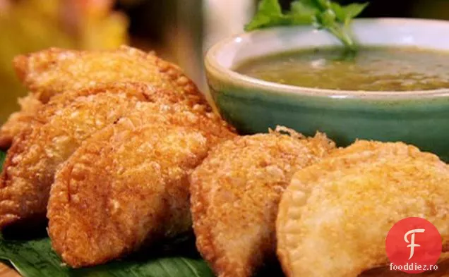 Empanadas picant de pui cu salsa verde portocalie