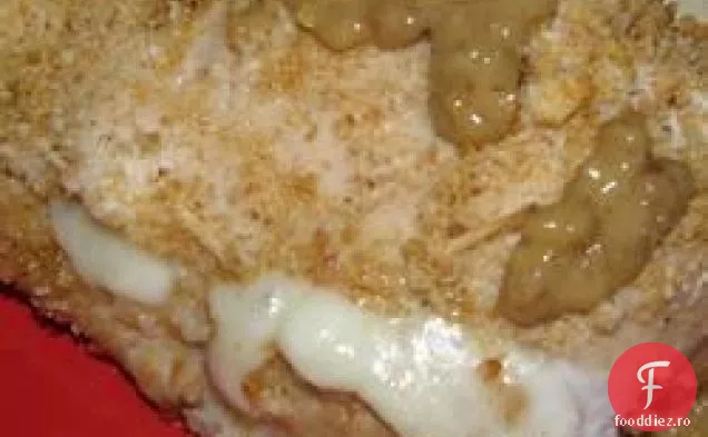 Pui umplut cu mere în sos de cremă de Pecan