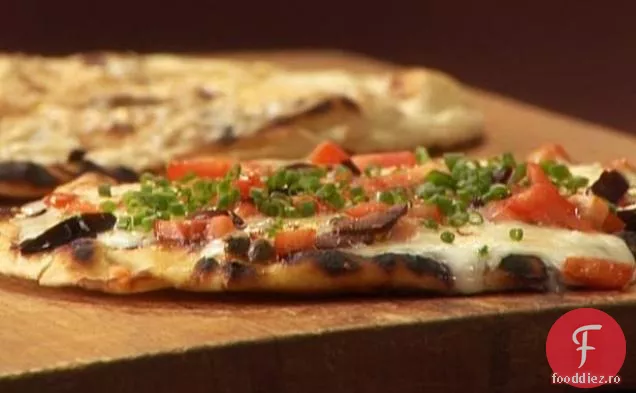Pizzete la grătar cu Parmigiano, Prosciutto și rucola și cu Taleggio și Puttanesca