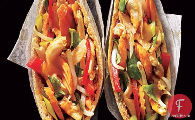 Pitas De Pui Cu Sos De Arahide